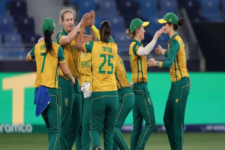 South Africa will look to continue their winning momentum against Bangladesh in the Women's World Cup.