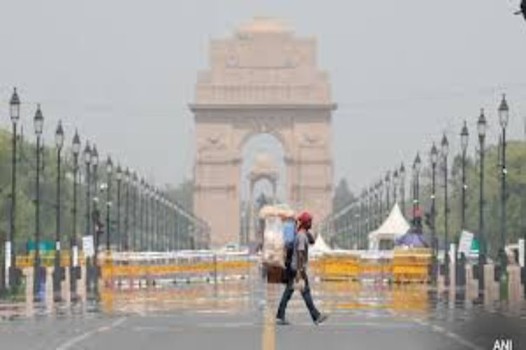 The minimum temperature in Delhi was recorded at 19 degrees Celsius.