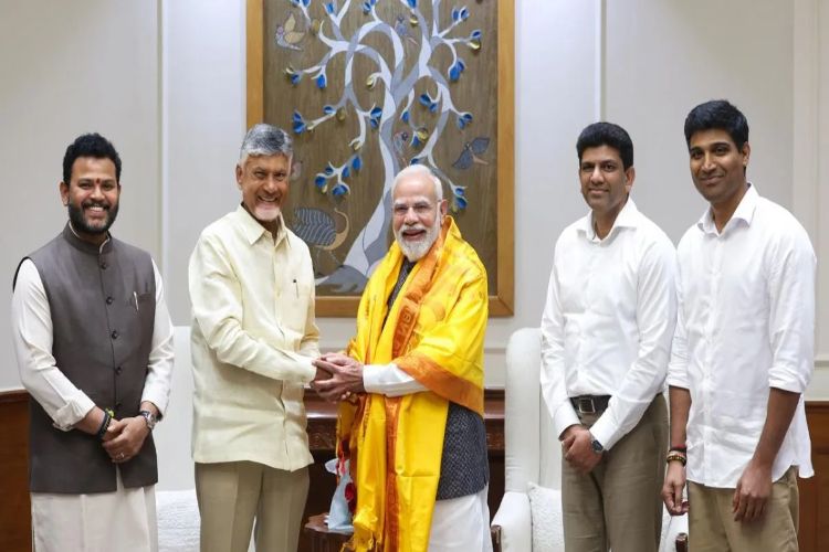Chandrababu Naidu meets PM, invites him to attend business summit