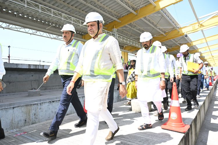 Railway Minister reviews construction of Bilimora station under Mumbai-Ahmedabad Bullet Train Project
