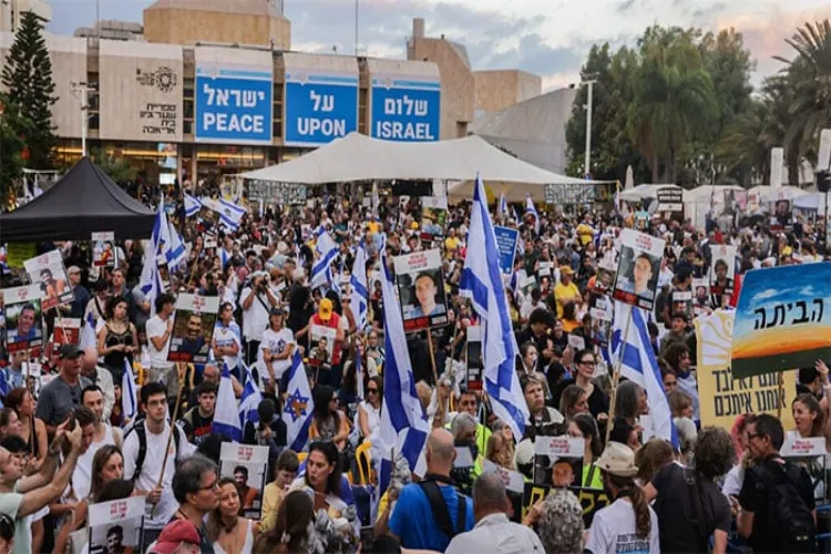 Israeli hostages released after 736 days, sparking public anger in Jerusalem and Tel Aviv
