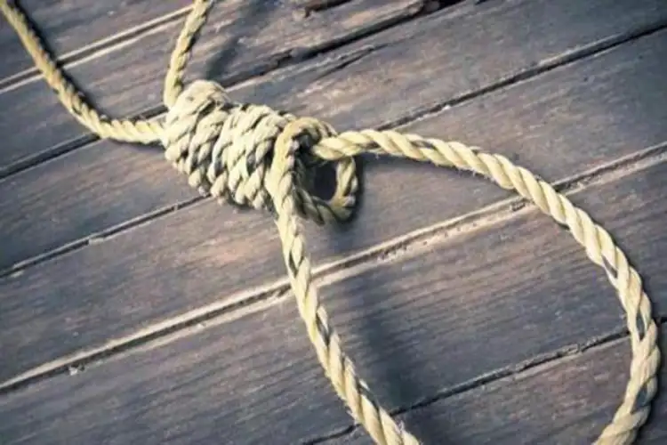 14-year-old boy found hanging in Delhi home