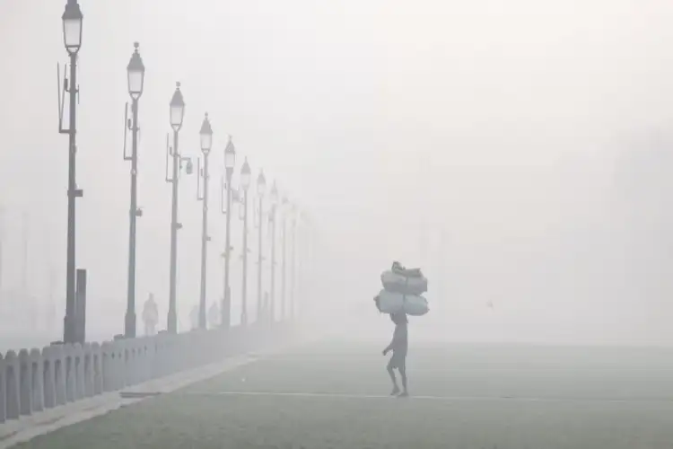 Minimum temperature below normal in Delhi, air quality remains poor