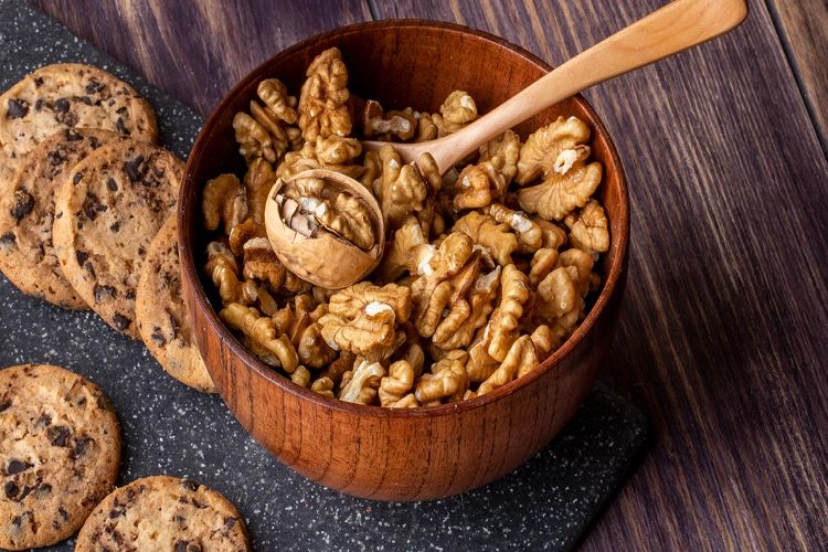 Is it beneficial to eat walnuts every day? Learn about their amazing health benefits.
