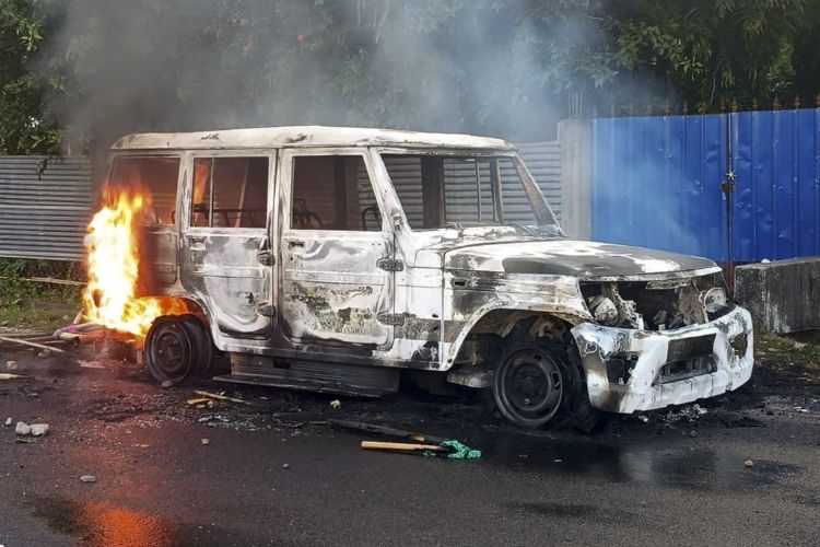 Demands for justice for Zubin Garg intensify in Assam, mob sets police van on fire