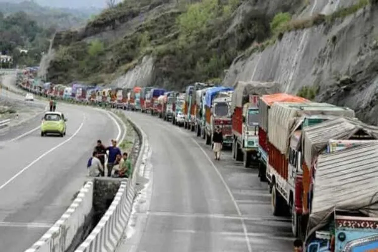 Portion of security wall collapses on Jammu-Srinagar highway, traffic affected