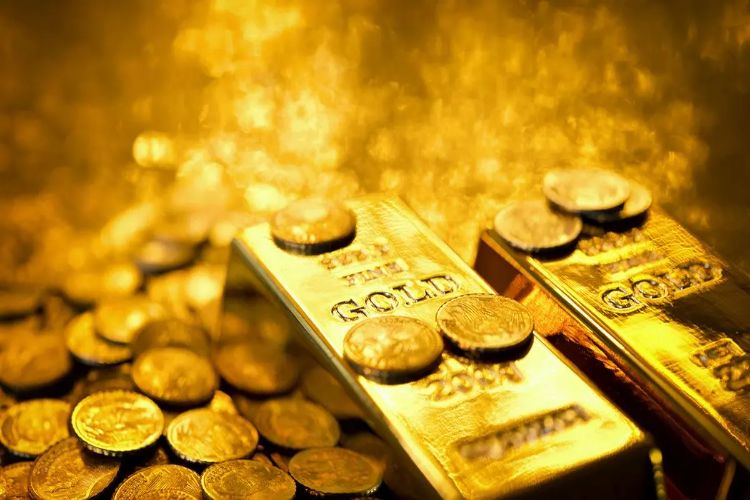 Gold futures prices hit a record high of ₹1.32 per 10 grams.
