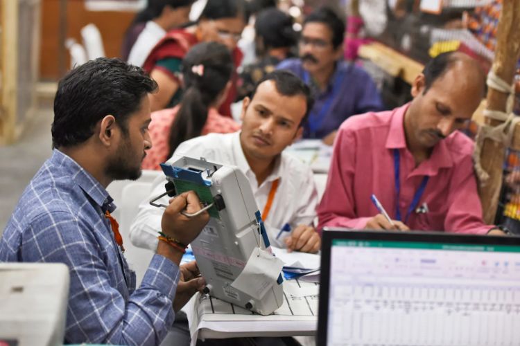Officials to mark names of 'duplicate' voters ahead of Maharashtra civic polls