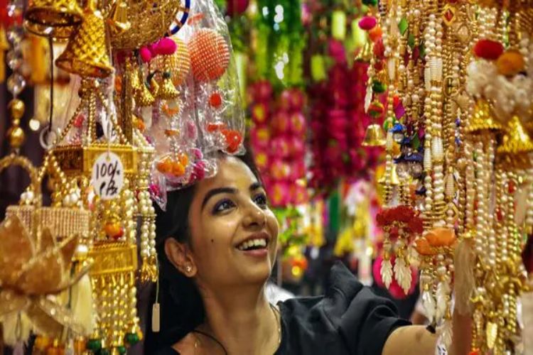 Buying these items on Dhanteras will open the doors of good fortune, read the opinion of a famous Pandit.