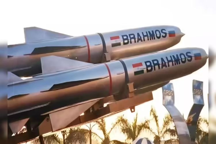 Rajnath and Yogi unveil first batch of Lucknow-made BrahMos missiles