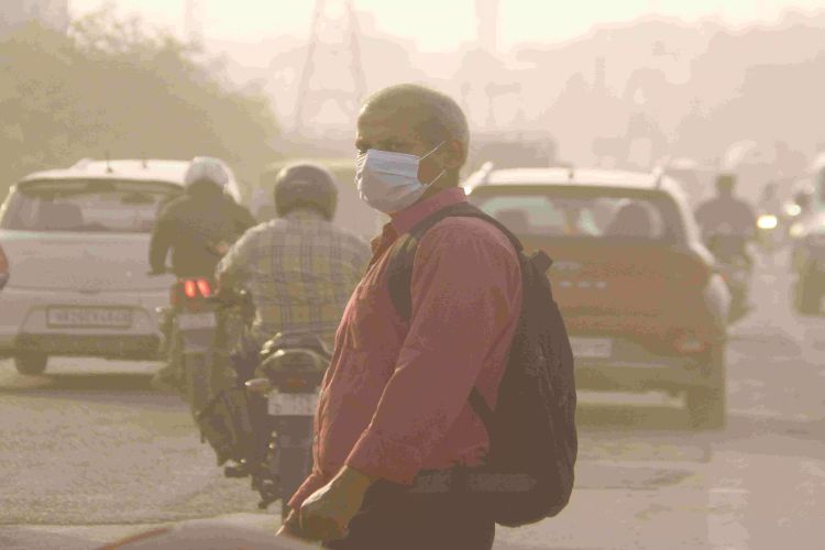 Delhi records minimum temperature at 19.6 degrees Celsius, AQI in 'poor' category