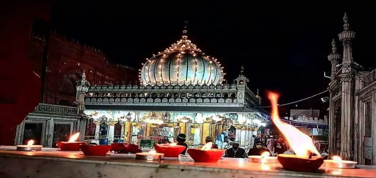 Diwali shines in the dargahs: A lamp illuminates the Ganga-Jamuni culture