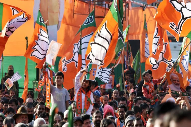 BJP and Shiv Sena leaders in Buldhana argue over the 'ownership' of an expensive car
