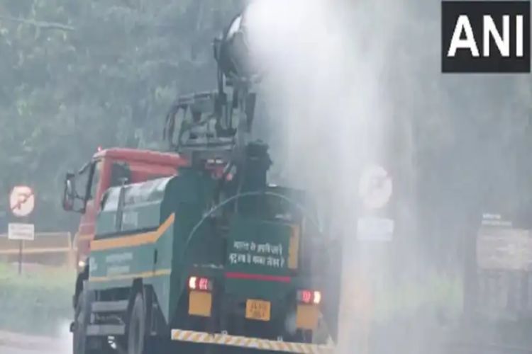 Delhi records minimum temperature at 20.6 degrees Celsius, AQI in 'poor' category