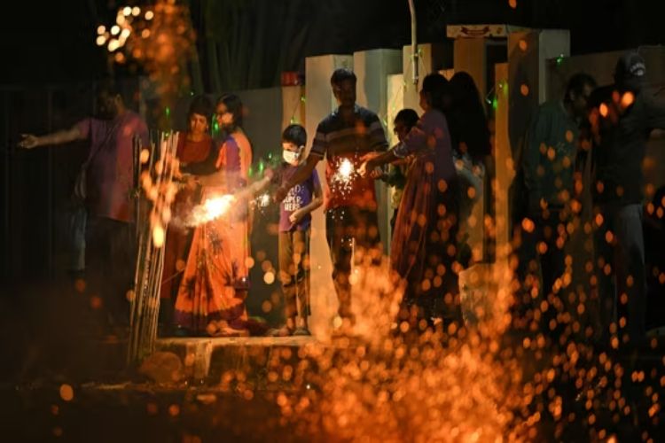 Delhi Fire Service received 269 fire calls on Diwali night, no major incident