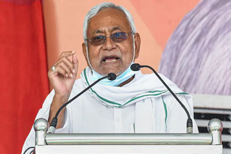 Nitish targeted Lalu, saying – he did nothing for women while in power.