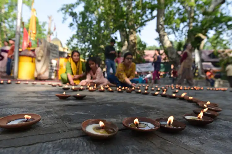 J-K: Kashmiri pandits celebrate Diwali at Surya Mandir in Anantnag, pray for peace, harmony