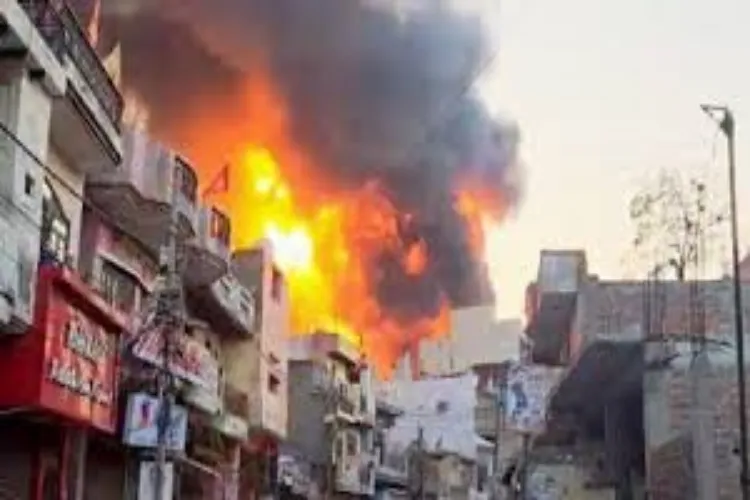 Delhi: Fire breaks out at a closed factory in Deoli, suspected to have been caused by firecrackers.