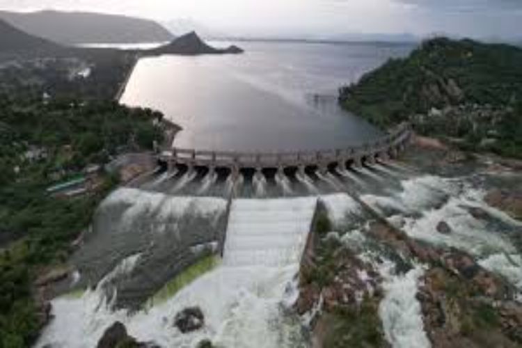 Mettur Dam water level reaches its peak after heavy rains in Tamil Nadu, schools and colleges closed