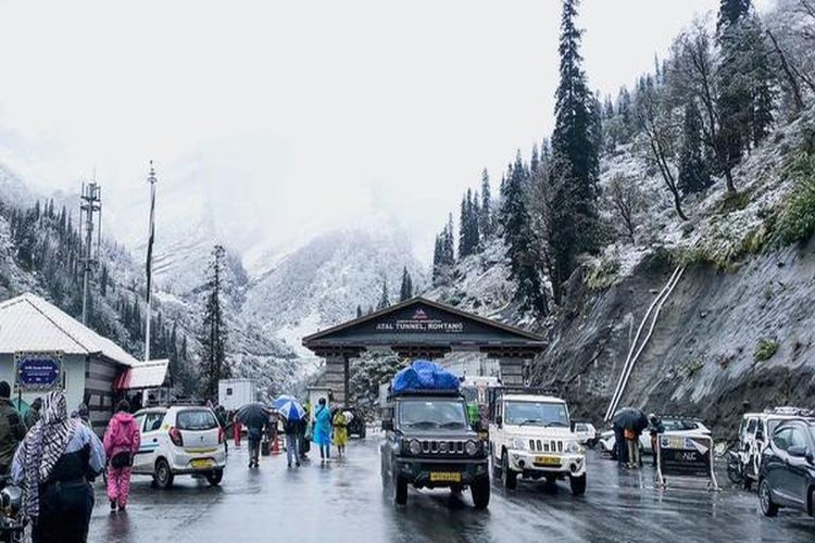 Fresh snowfall in higher reaches of Himachal Pradesh