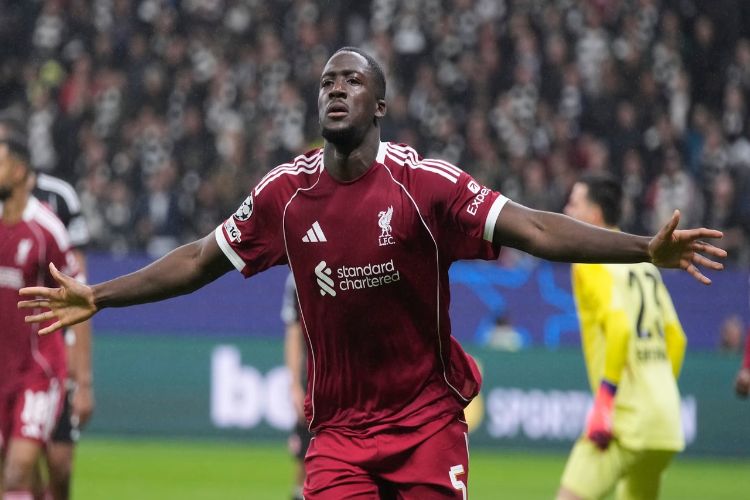 Liverpool beat Eintracht Frankfurt in the Champions League, Chelsea and Bayern also won
