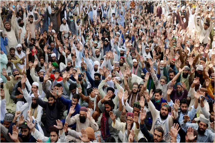 Pakistan bans TLP after violent protests and deaths