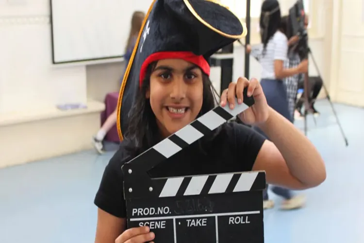 Cinema enters the classroom: The changing system of teaching children.
