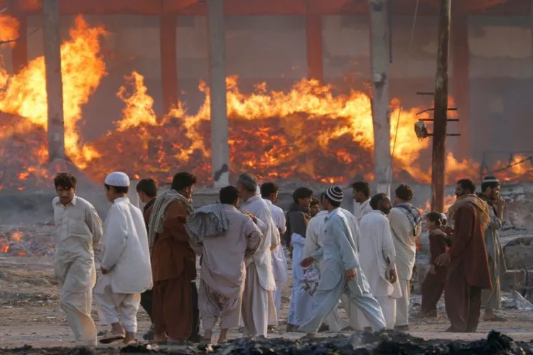 Pakistan: Over 40 shops destroyed in massive fire in Abbottabad