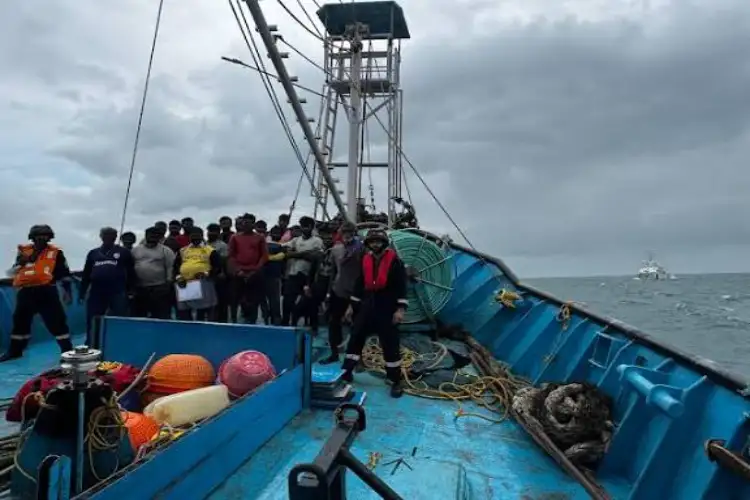 Karnataka: Indian Coast Guard rescues 31 fishermen in daring search and rescue operation