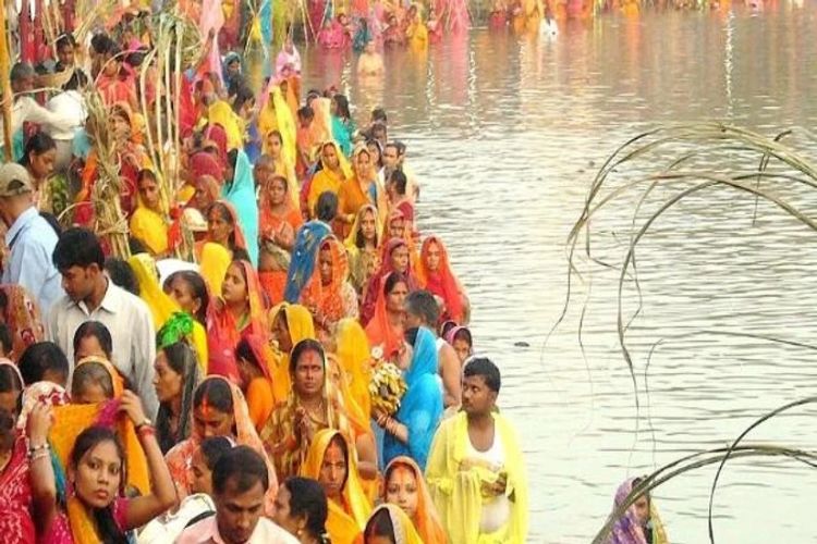 Delhi PWD Minister visits ghats, reviews Chhath Puja preparations