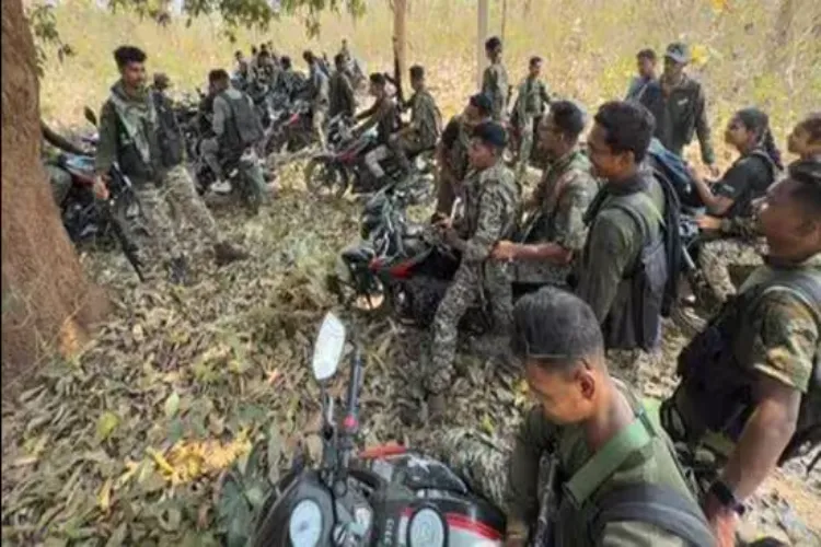 21 Naxalites surrendered after laying down their arms in Kanker, Chhattisgarh.