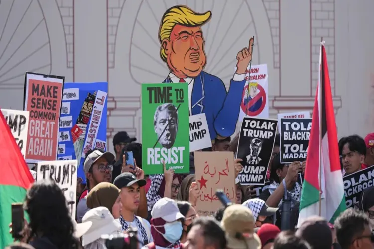 Strong protests against Trump in Malaysia, Palestinian supporters raise slogans