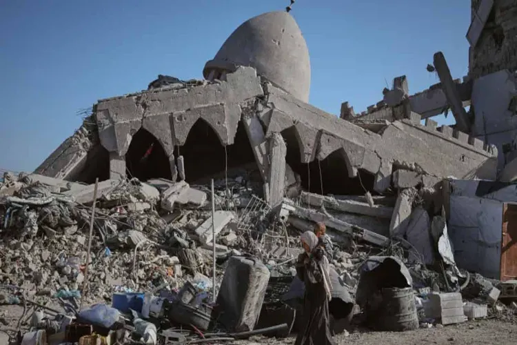 Death trap in Gaza: Thousands of tons of unexploded bombs buried under rubble