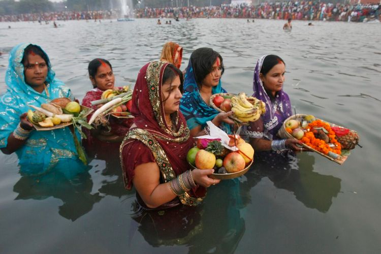 Chhath Mahaparva was celebrated by offering prayers to the setting sun.
