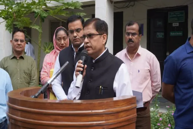 Jamia employees take Integrity Pledge on Vigilance Awareness Week 2025