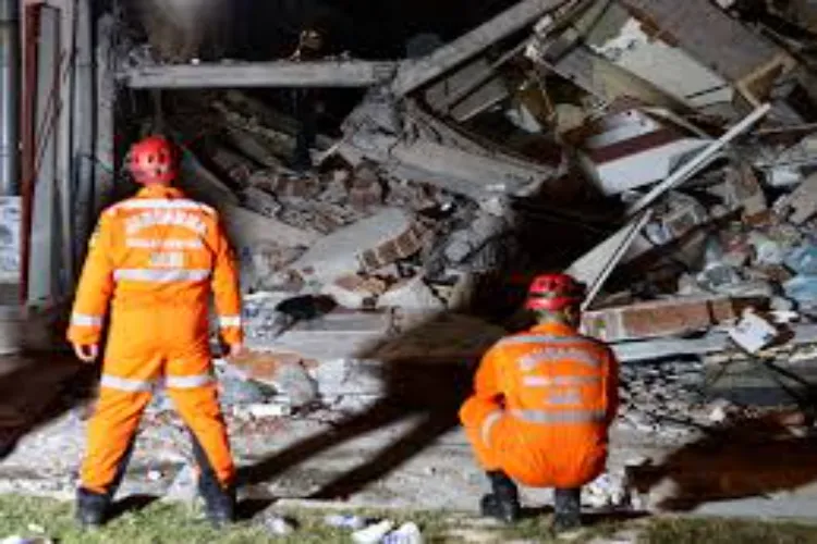 6.1 magnitude earthquake hits western Turkey, several buildings collapse