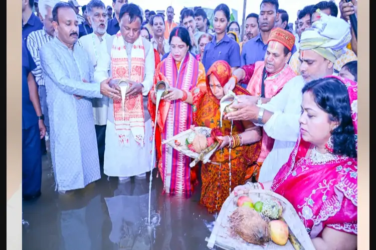 Odisha CM takes part in Chhath Puja celebrations with devotees