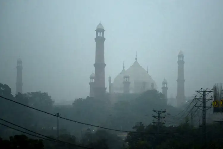 Lahore chokes as smog makes it the world's most polluted city