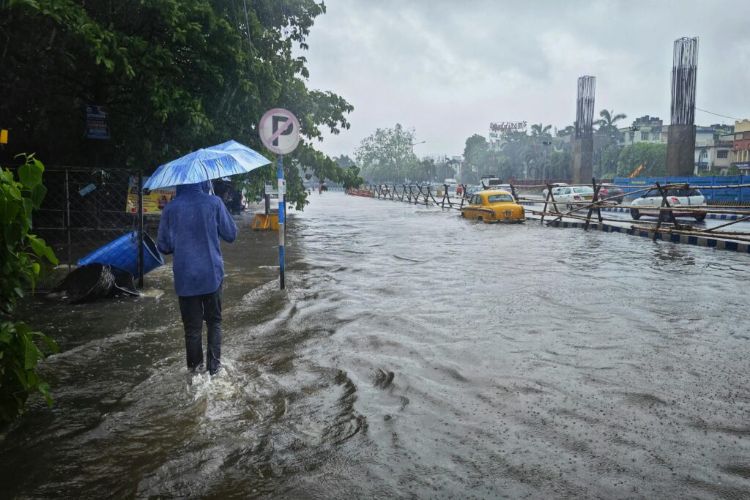 Cyclone 'Mocha' has weakened, but heavy rainfall is still possible in some parts of Bengal.