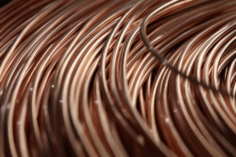 Copper futures fall on weak spot demand