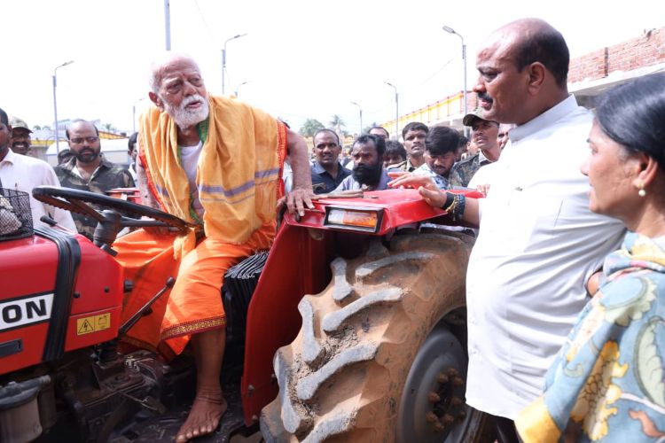 Nine killed in stampede at Kashibugga temple in Andhra Pradesh; Modi, Naidu express condolences