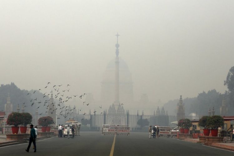 Delhi's air quality 'very poor', slow wind speed reduces dispersion of pollutants