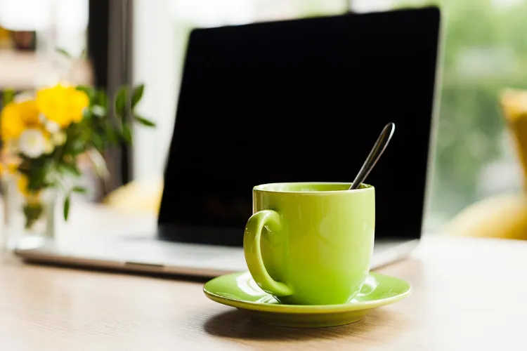 Do you sit at your desk all day? Learn what to eat to maintain a healthy heart.