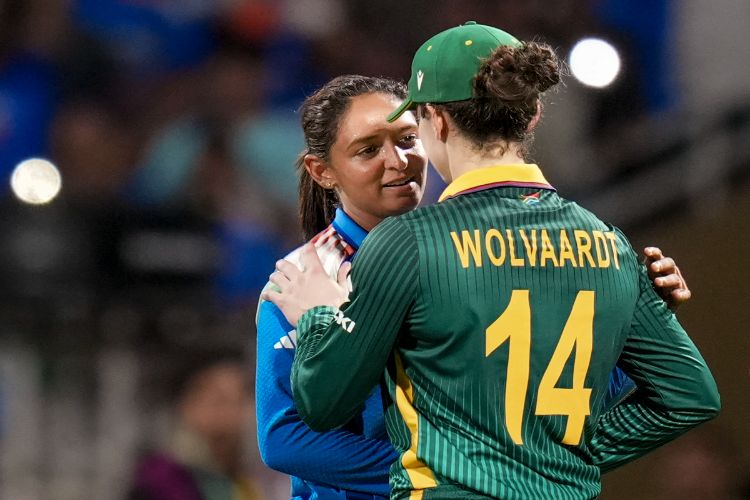 The Chief Minister of Puducherry congratulated the Indian women's cricket team on their victory.