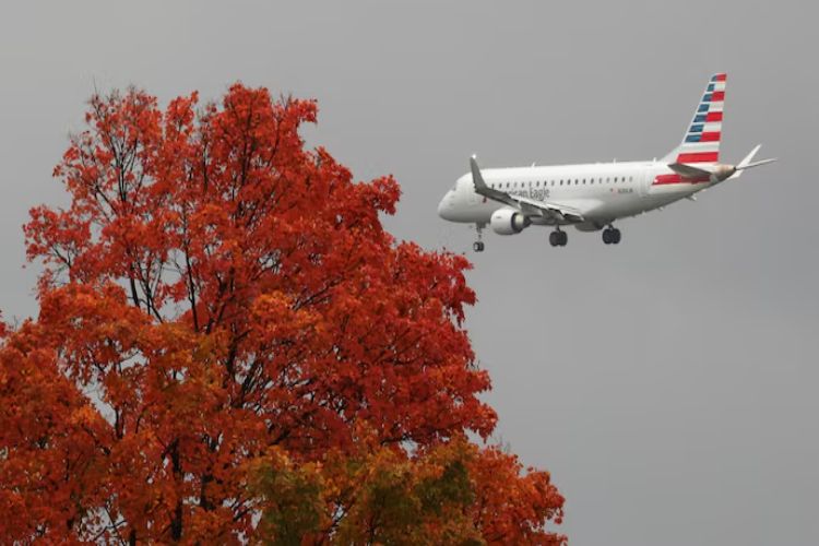 Flights delayed due to shortage of air traffic controllers due to US shutdown