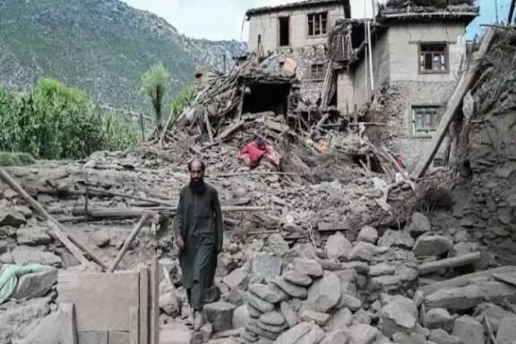 A 6.3 magnitude earthquake strikes Afghanistan, killing at least 10 people.