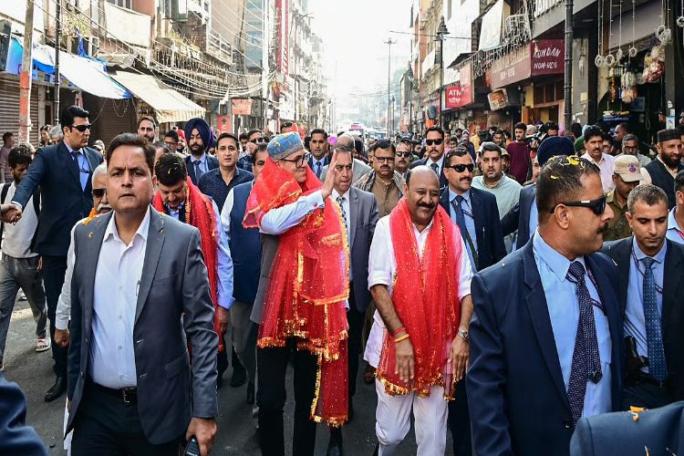 The 'Durbar Move' tradition resumes after four years; Chief Minister receives a warm welcome in Jammu.