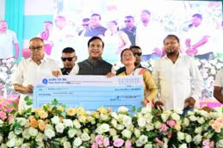 Assam CM distributes Rs 10,000 to over 31,000 women under MMUA
