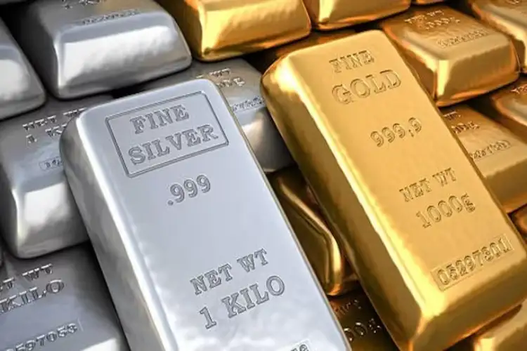 Gold and silver prices fall in futures market