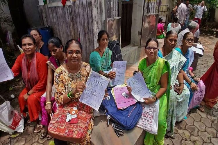 Beloved sisters, beneficiaries of the scheme, please complete your 'e-KYC' by November 18: Maharashtra Government